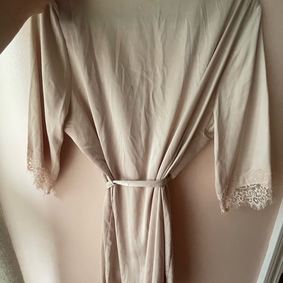 Le Rose Satin Robe - Picture 6 of 6